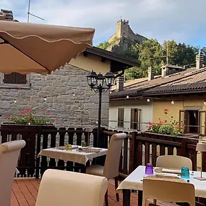 https://regina-yeti-bistrot.emilia-romagnahotels.net
